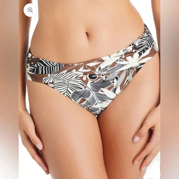 Bleu Rod Beattie Bold Moves Underwire Molded Swim Top and Sarong Hipster Bottom - Picture 6 of 13